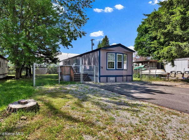 74 E WALROSE Loop, Hayden, ID 83835