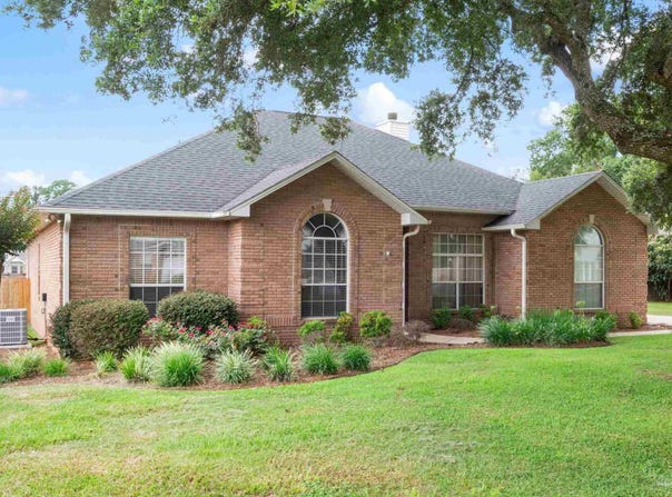 5329 Sussex Ln, Pace, FL 32571