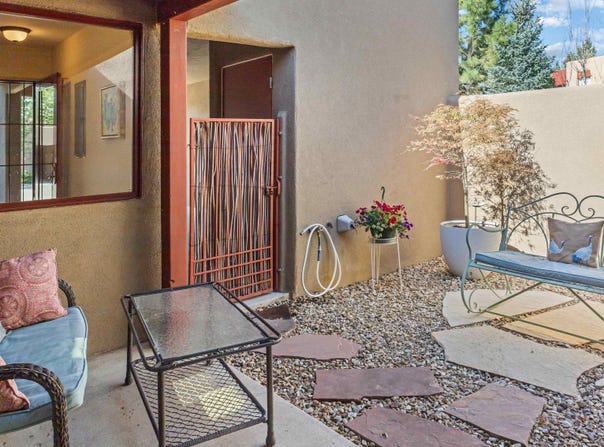 18 Comanche Road, El Prado, NM 87529
