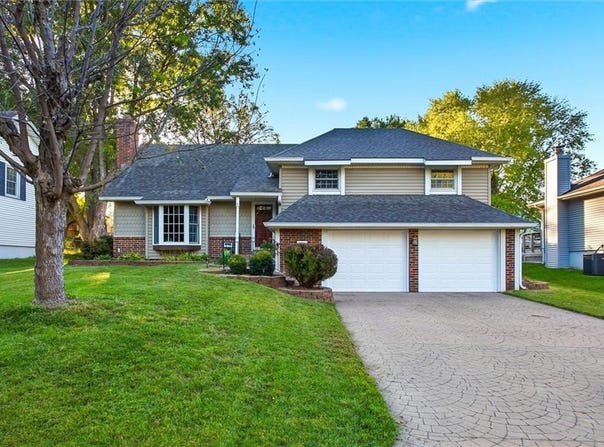 13929 S Summertree Lane, Olathe, KS 66062