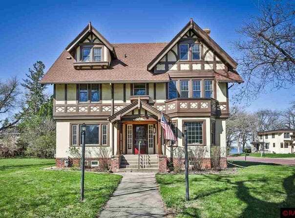 929 E Elm Avenue, Waseca, MN 56093-3366