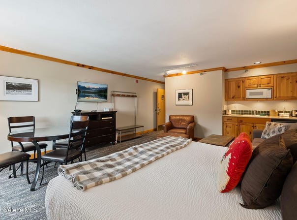 72 Great Escape Rd, Sandpoint, ID 83864