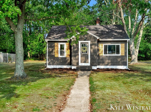 403 136th Avenue, Holland, MI 49424