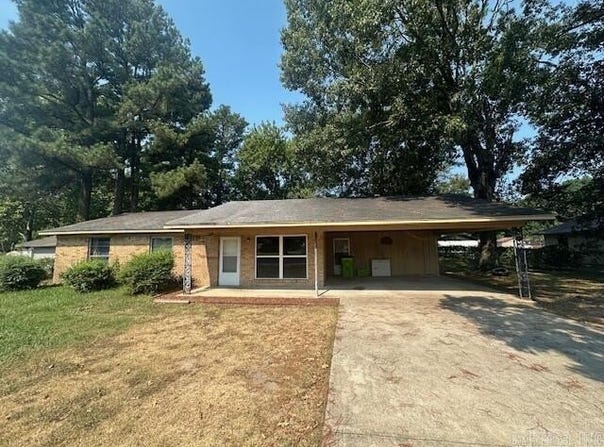 1204 S Center St, Lonoke, AR 72086