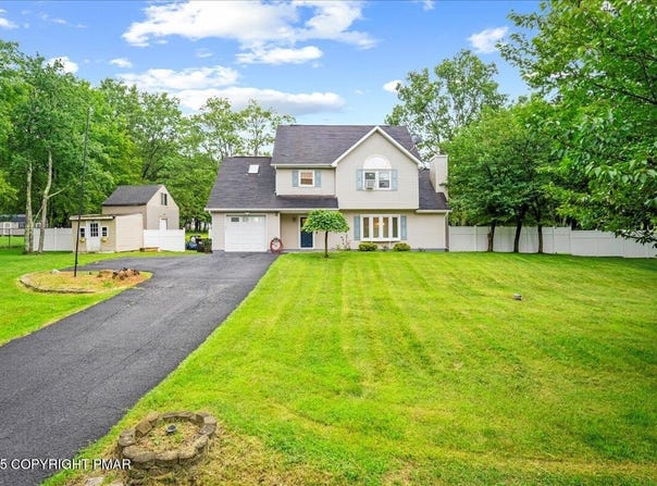 2136 Palisades Drive, Blakeslee, PA 18610