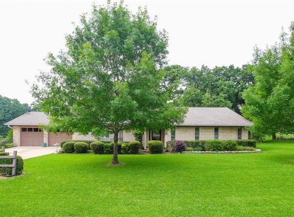 107 Clover Drive, Gun Barrel City, TX 75156