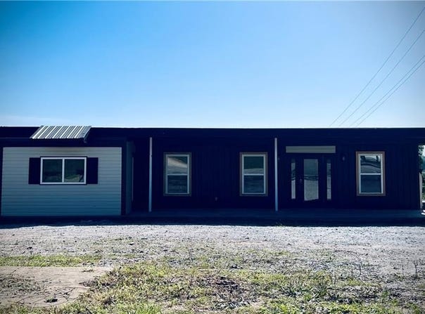 1172  N Gaskill  ST, Huntsville, AR 72740