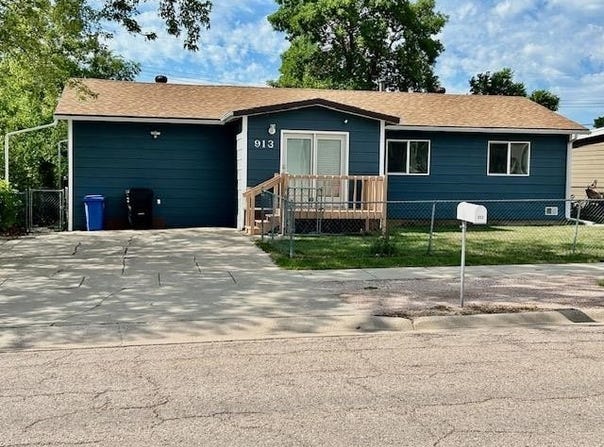 913 E Saint Francis, Rapid City, SD 57701