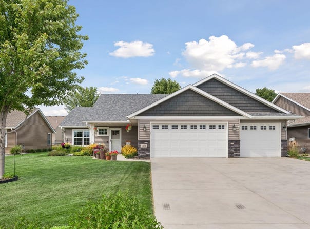 1304 Linwood Road, Belle Plaine, MN 56011