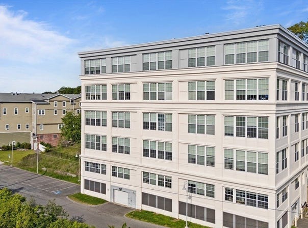 24 Cobblestone Ln, Gloucester, MA 01930