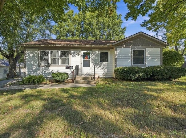 404 SW 2nd Street, Lee's Summit, MO 64063