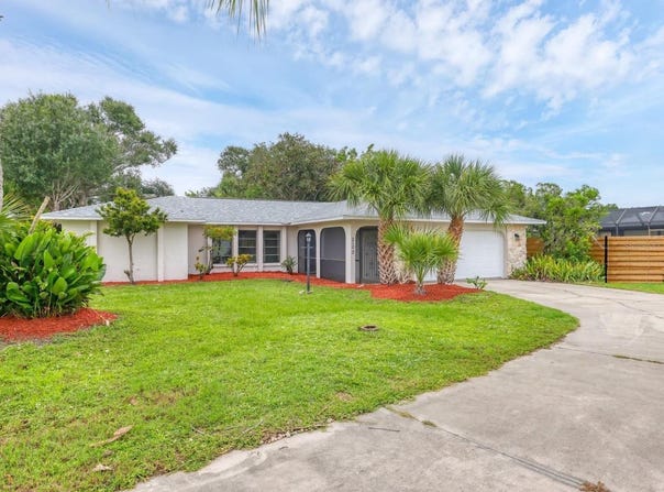 2102 COUNTRY MEADOWS PLACE, SARASOTA, FL 34235