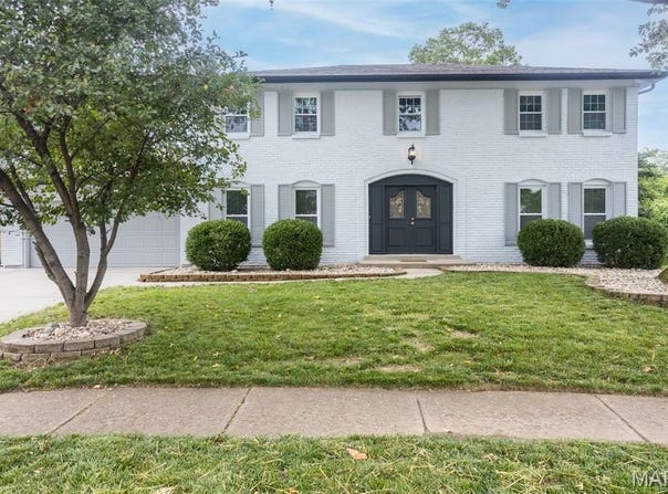 15506 Chequer Drive, Chesterfield, MO 63017
