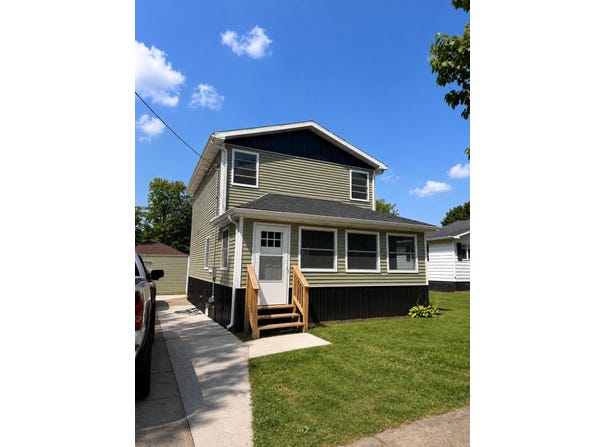 412 4th Avenue, Three Rivers, MI 49093