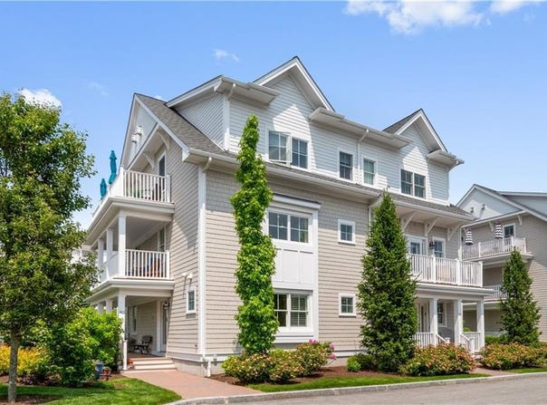 40 Kettle Point Avenue, East Providence, RI 02914