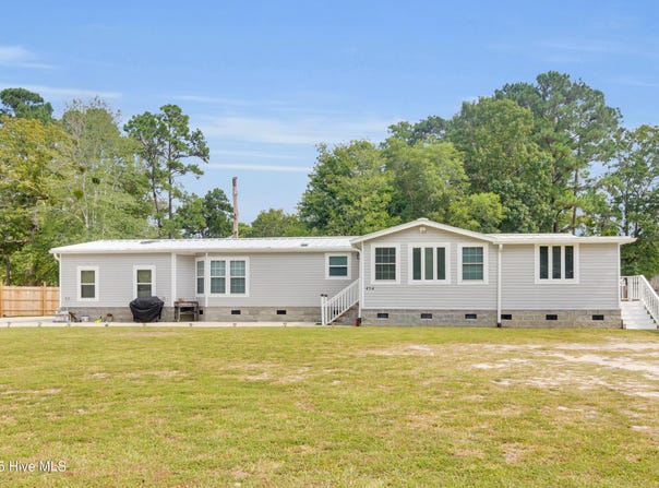 414 W Branch Drive, Newport, NC 28570