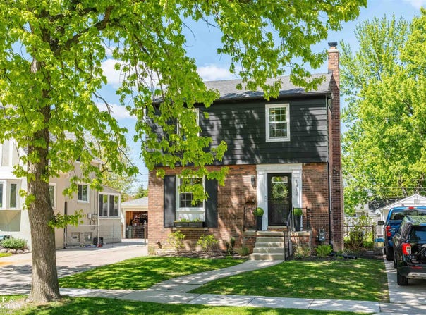 1412 Brys Drive, Grosse Pointe Woods, MI 48236