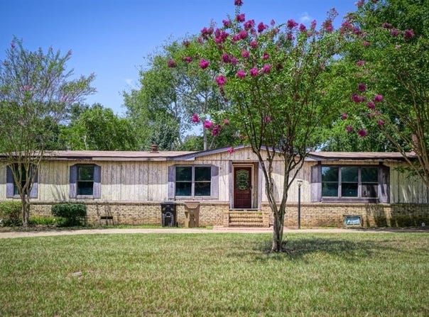 169 Garrison Street, Frankston, TX 75763