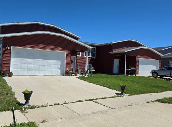 1512 & 1514 47th Loop SE, Minot, ND 58701