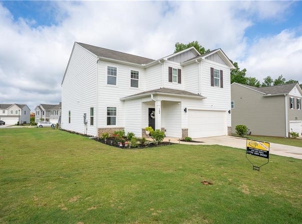 189 Bentwater Way, Hoschton, GA 30548