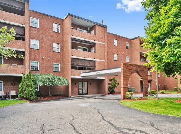 2850 Edgecliff Rd Unit #7, Lower Burrell, PA 15068