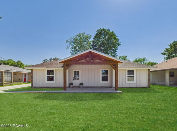 208 Debby Drive, Lafayette, LA 70503