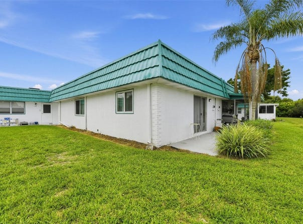 205 KINGS Boulevard, SUN CITY CENTER, FL 33573