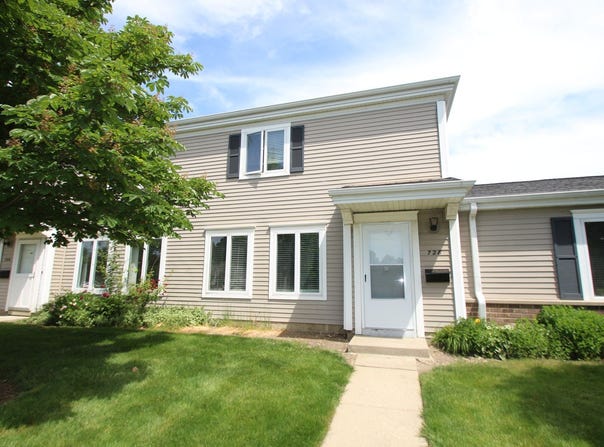 728 E Old Willow Road, Prospect Heights, IL 60070