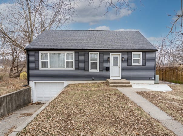 407 E Creston Avenue, Des Moines, IA 50315
