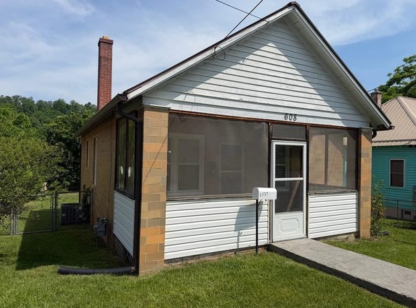 1337 Main Street E, WHITE SULPHUR SPRINGS, WV 24986