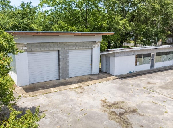 109 N Sycamore Street, Rose Hill, NC 28458