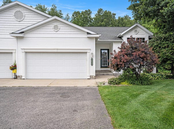 2632 Shadow Pine Drive, Fruitport, MI 49415