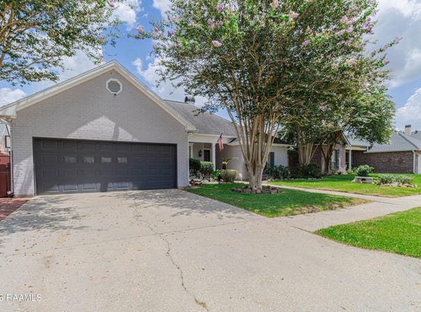 104 Hyacinth Drive, Lafayette, LA 70506