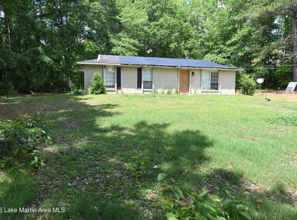 927 Manoy Dr, Jacksons Gap, AL 36861