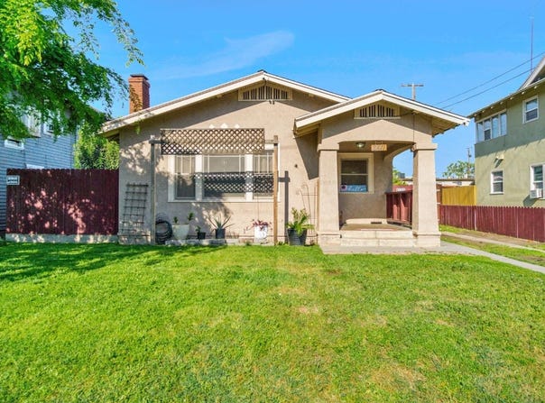 2411 Maroa Avenue N, Fresno, CA 93704