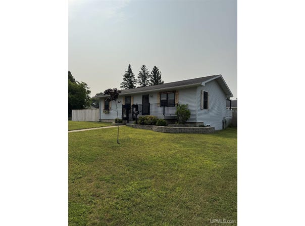 601 W Breen, Kingsford, MI 49802