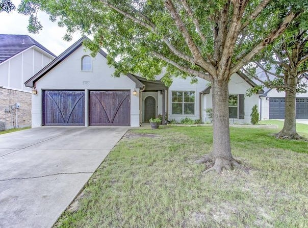 505 Sterling Drive, Benbrook, TX 76126