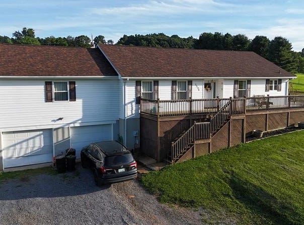 1534 E Bluegrass Tr, Bland, VA 24315