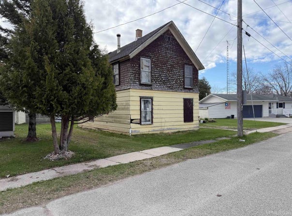 6362 1st AVE Road, Garden, MI 49835
