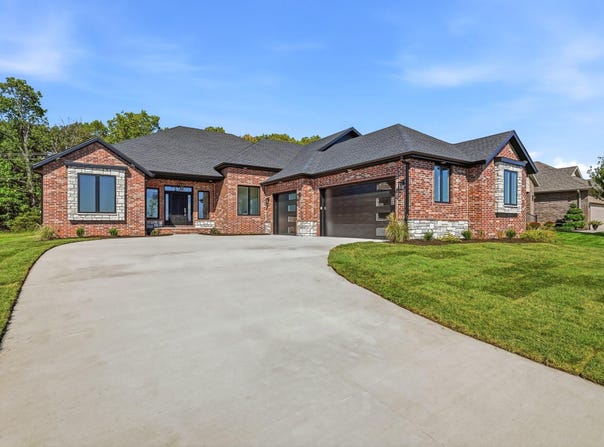 1755 W Gaslight Drive, Springfield, MO 65810