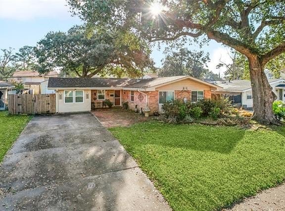 2728 SOMERSET Drive, New Orleans, LA 70131