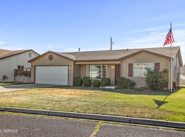 406 S 82nd Ave, Yakima, WA 98908