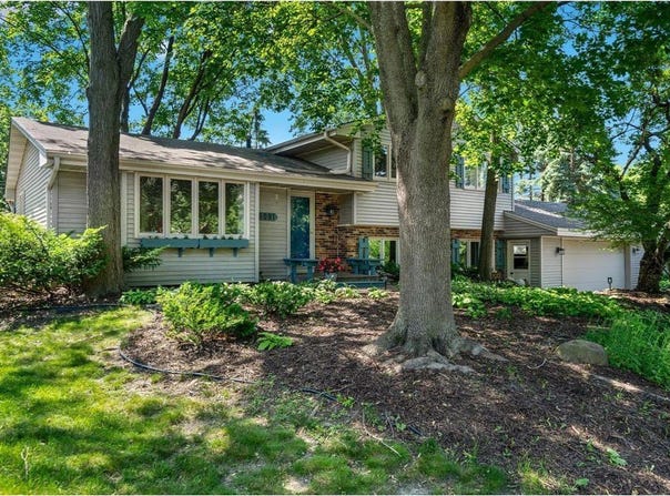8091 46 1/2 Avenue N, New Hope, MN 55428