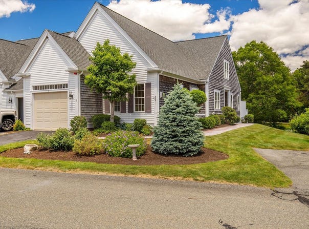11 Stratford Ridge, Mashpee, MA 02649