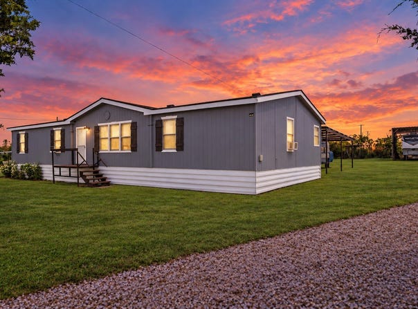 208 Rhett Court, Aurora, TX 76078