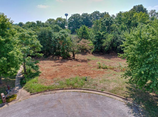 606 Oak Leaf Court, Nixa, MO 65714