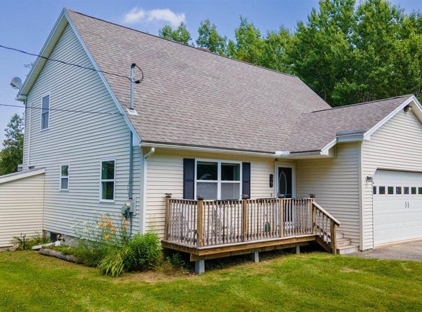 39 Maple Leaf Lane, Hermon, ME 04401
