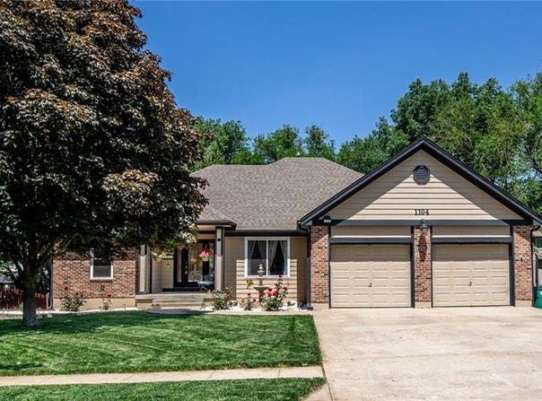 1104 N 2nd Street East Street, Louisburg, KS 66053