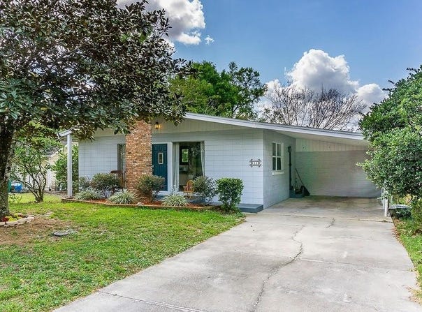 11 S UNIVERSITY Circle, DELAND, FL 32724