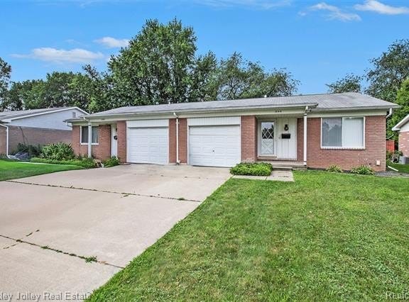 1044 Maurice Drive, Brighton, MI 48116